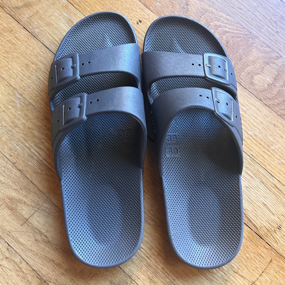 Freedom Moses slide sandals